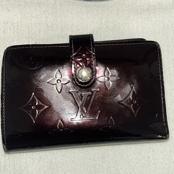 Authentic LOUIS VUITTON  Vernice vintage Wallet - Picture 7 of 14